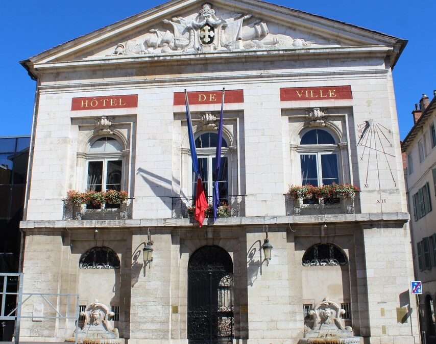Bourg-en-Bresse : Les héritiers de De Gaulle portent les valises de Zemmour