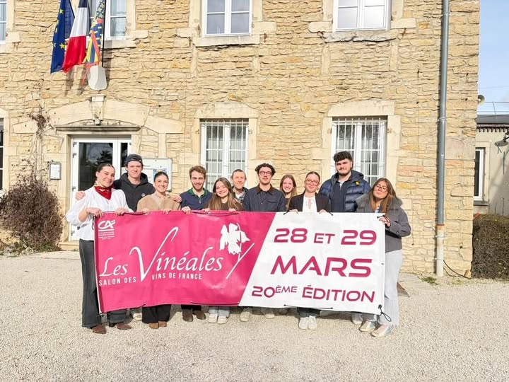 Sous les Halles de Beaune, des étudiants montent leur salon des vins
