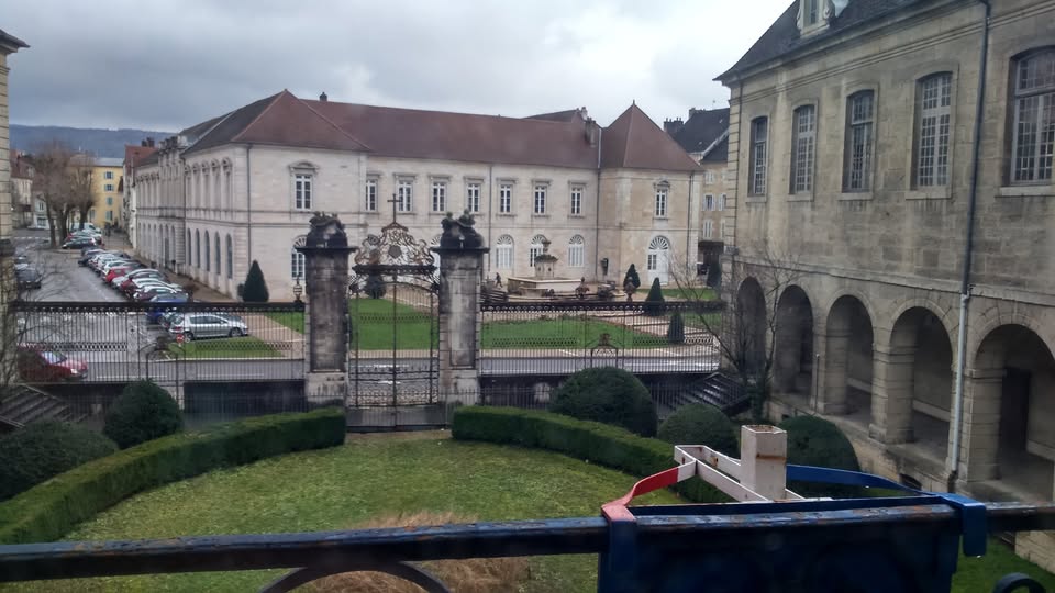 Lons-le-Saunier : le nouveau maire Cyrille Brero suspend une dizaine de projets hérités de l’ère Ravier